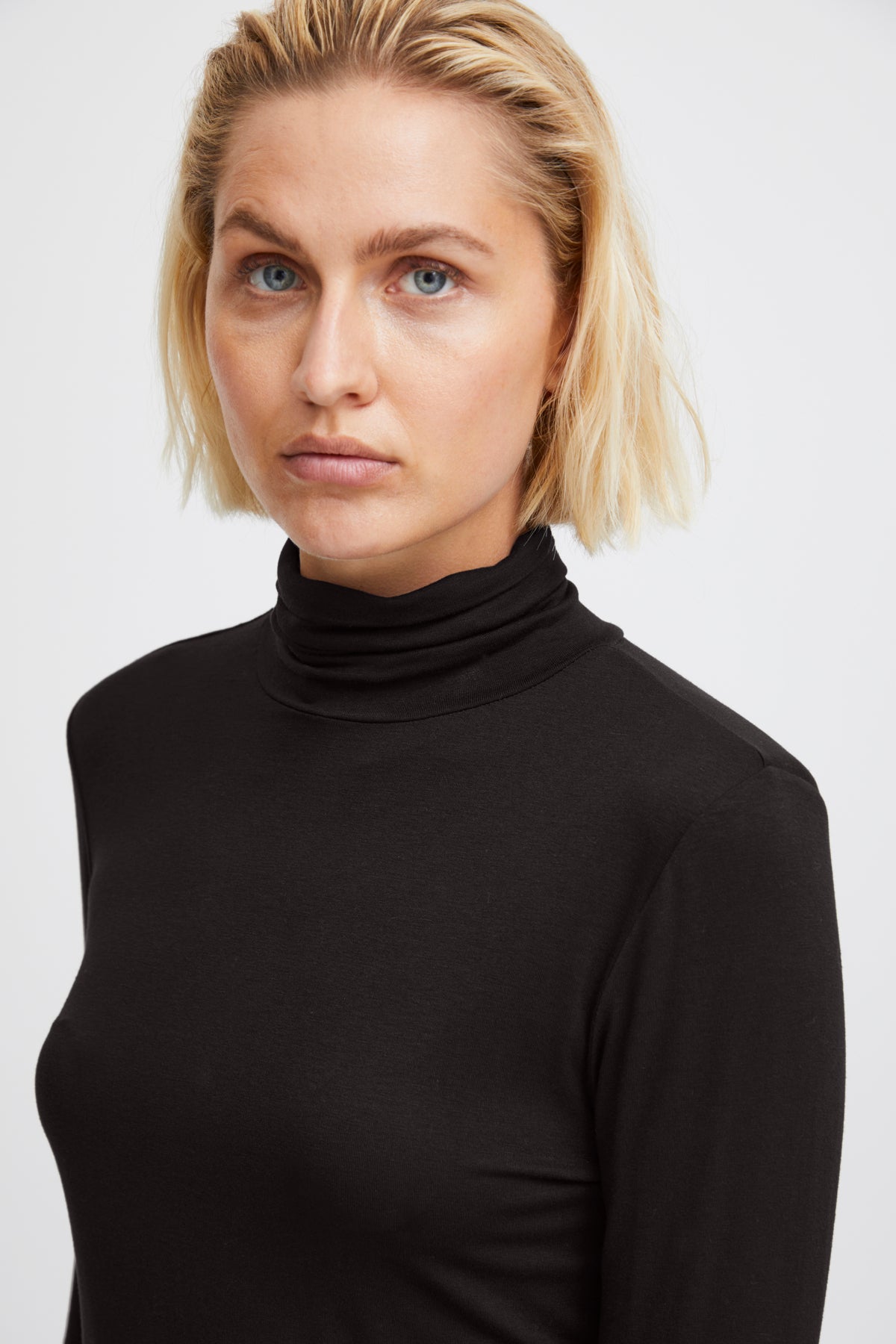 ICHI sweater with black collar