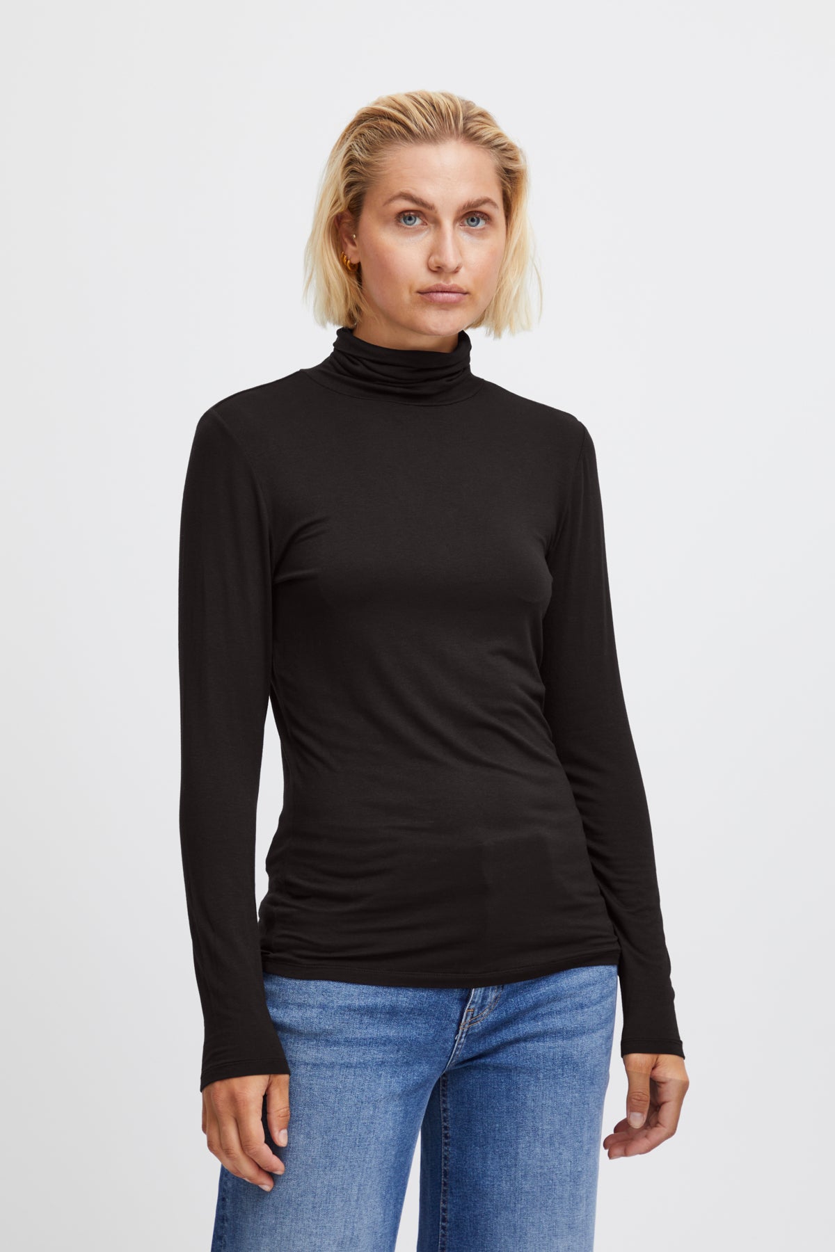 ICHI sweater with black collar