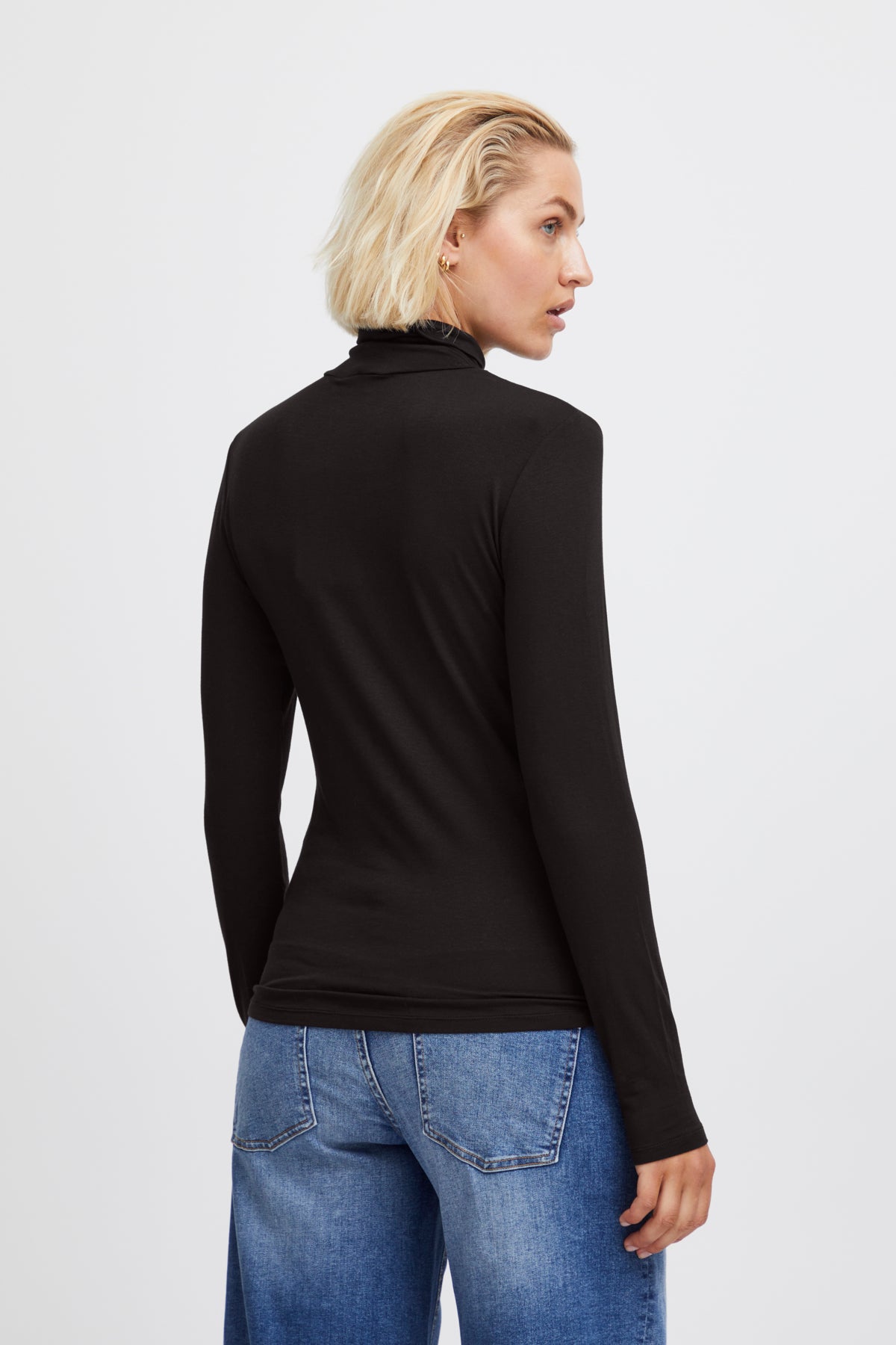 ICHI sweater with black collar