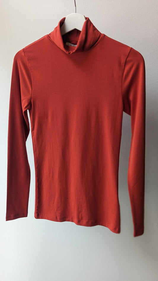 Chandail B.Young Col roulé | Aurore rouge