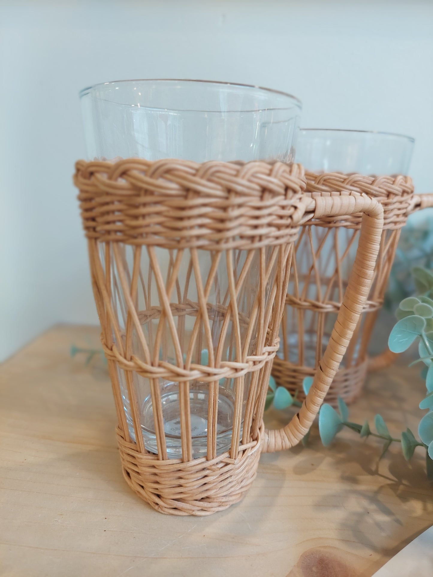 Tasse en verre avec porte-gobelet osier | Beige Avoine