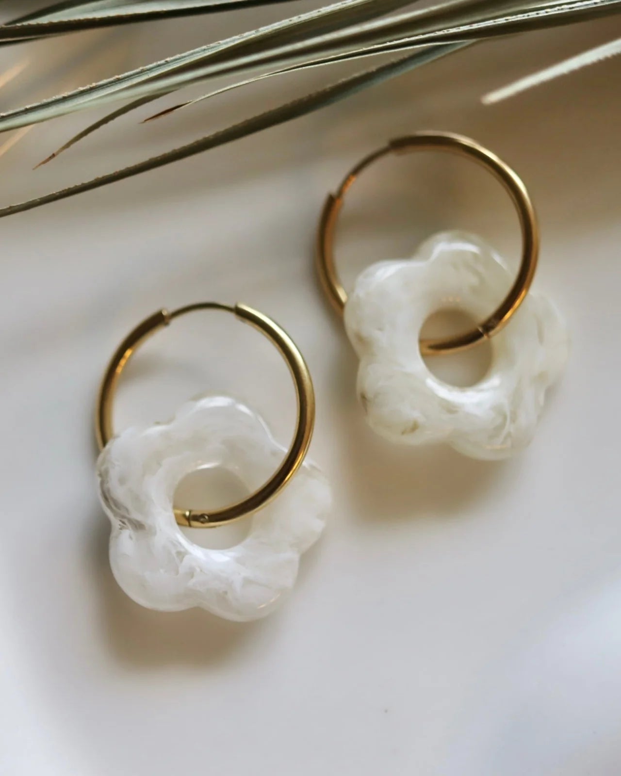 Boucles d'oreilles Fiore - GemsbyŌ | Blanche perlé